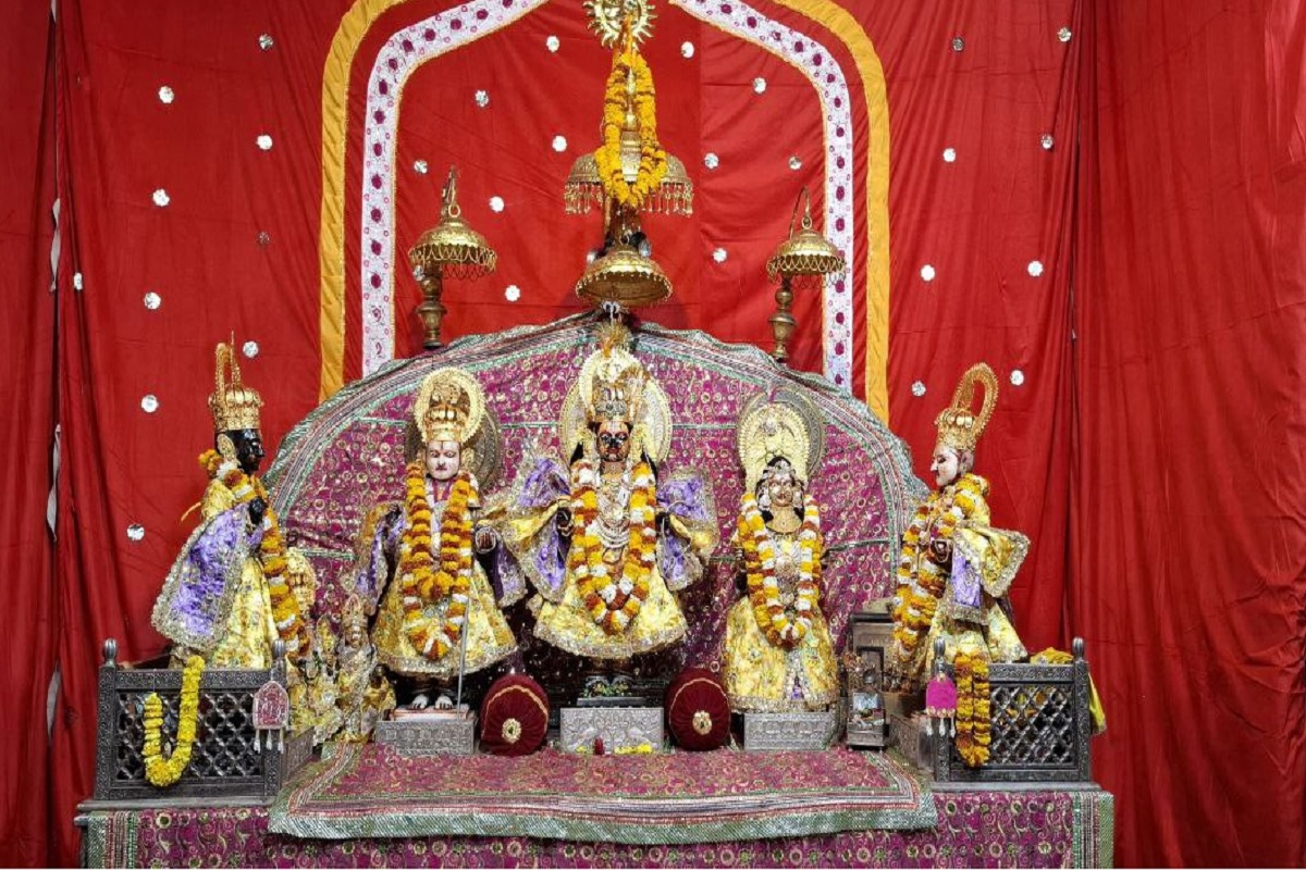 जयपुर के इस मंदिर में है अनुठा ‘राम दरबार’, श्रीराम-सीता-हनुमान से लेकर भरत
-लक्ष्मण-शत्रुघ्न भी है विराजमान