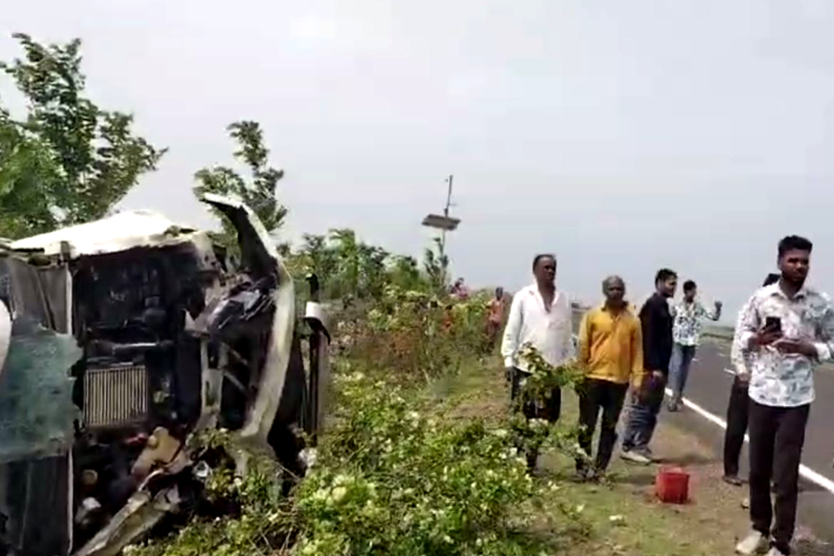 दिल्ली-मुंबई एक्सप्रेस-वे पर भीषण हादसा, गुजरात जा रही बिहार पुलिस के 2 जवानों
की मौत 4 घायल