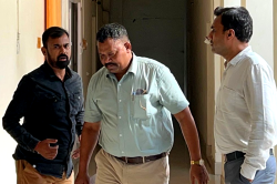 15 हजार रिश्वत लेते धराया ग्राम पंचायत सचिव, उप सरपंच की शिकायत पर लोकायुक्त टीम
ने दबोचा - image