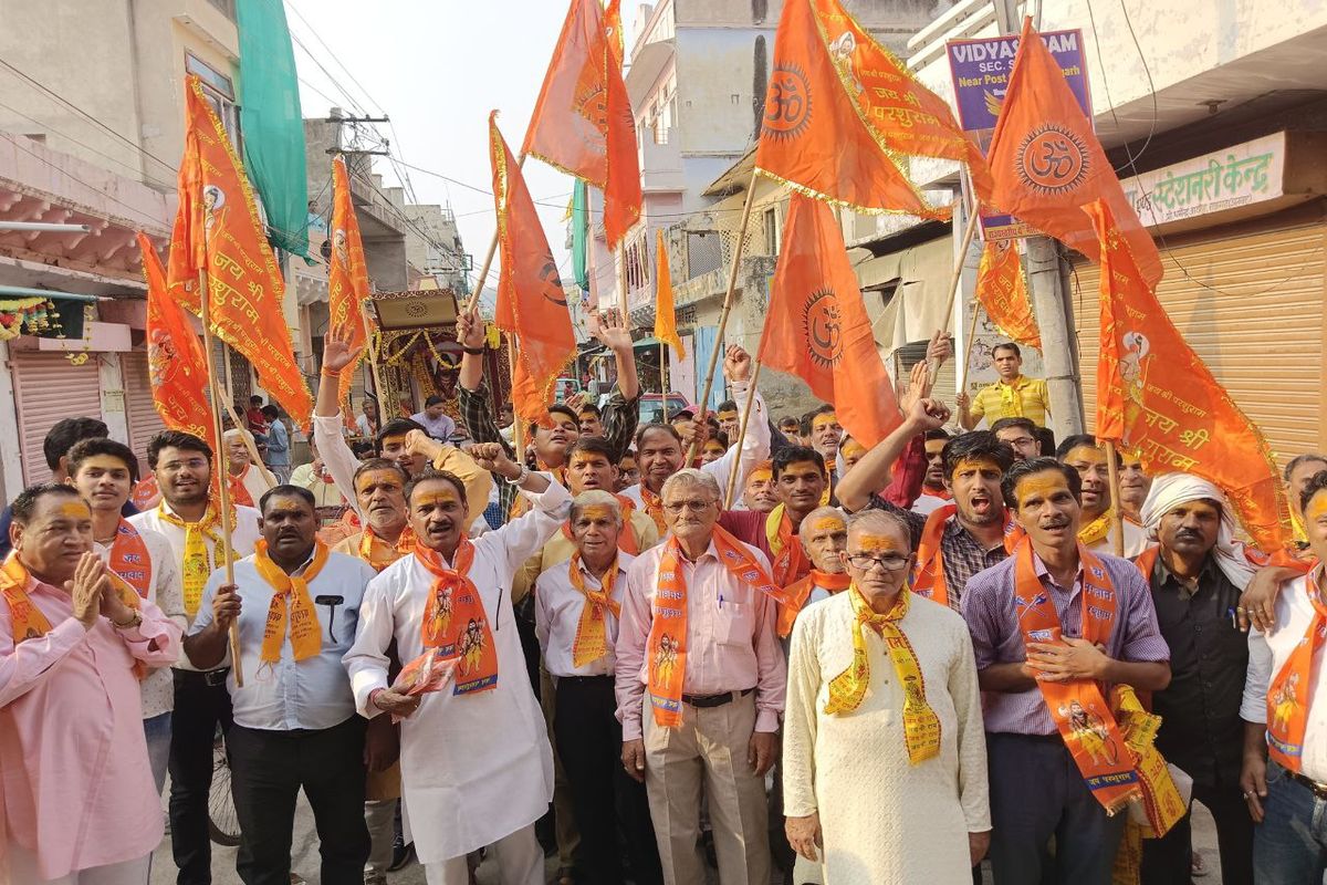 भगवान परशुराम जी की निकाली शोभायात्रा, आकर्षक झांकियों ने मोहामन … देखें फोटो
गैलेरी …..
