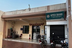 अपेक्स बैंक में 9.91 करोड़ का घोटाला, बैंक प्रबंधन ने 8 लोगों को निलंबित कर दर्ज
कराई FIR, शाखा प्रबंधक गिरफ्तार - image