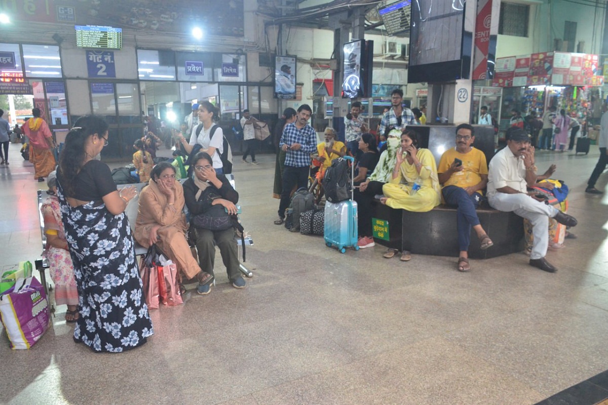 CG Train Cancelled: रेल यात्रियों को झटका! रायपुर, दुर्ग और बिलासपुर से चलने वाली 18 ट्रेनें कैंसिल, पैसेंजर भी रद्द