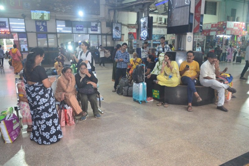 यात्री टिकट कैंसिल कराने को मजबूर (Photo source- Patrika)