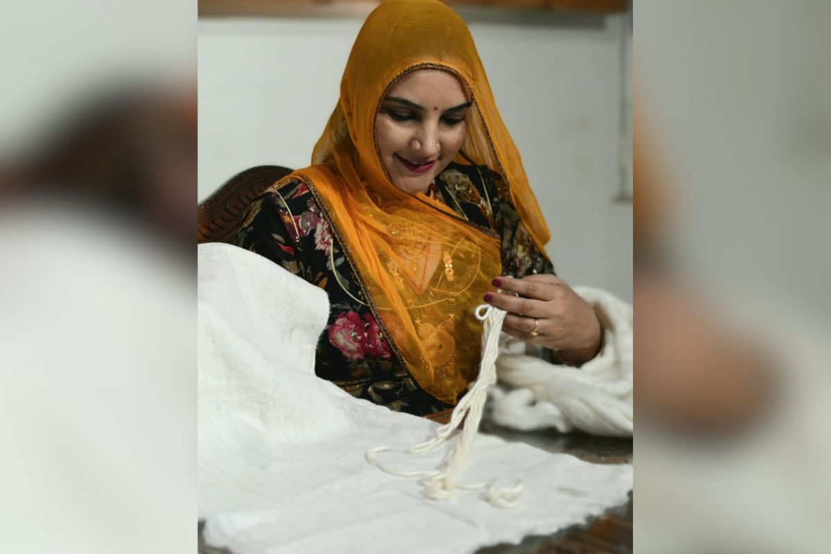 रेगिस्तान की बंजर भूमि पर उगने वाला ‘आक’ बन रहा आमदनी का जरिया, गांव के लोग भी
ऐसे कमा सकते हैं पैसा