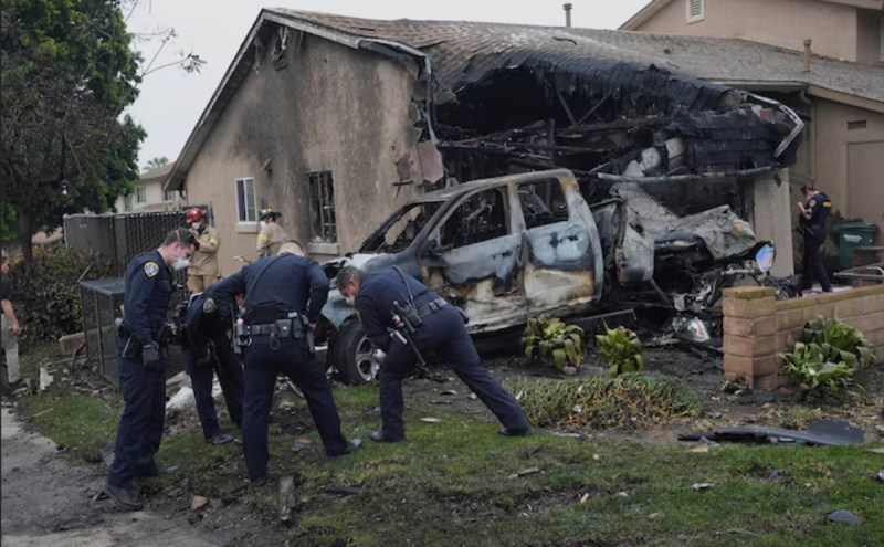 Plane crashes in San Diego