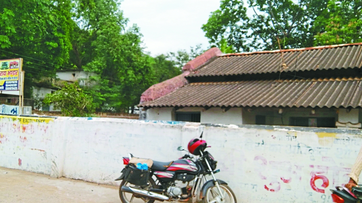 500 सीटर ऑडिटोरियम बनाने सीएम ने की घोषणा, मगर नहीं मिल रही जमीन