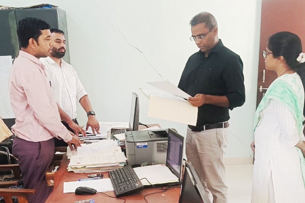 CG News: तहसील के पास खुद की बिल्डिंग नहीं, सरसींवा पहुंचे कलेक्टर ने देखी जमीन