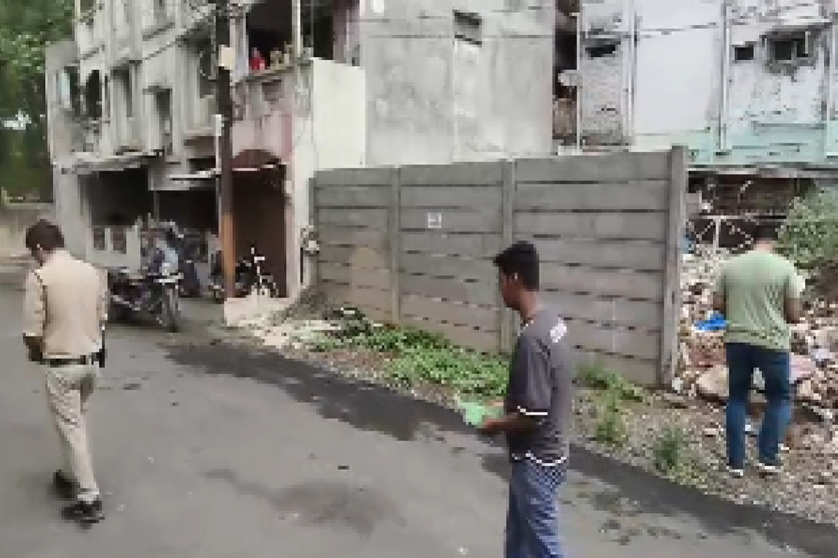 मंदिर के पास हुआ विवाद, सुबह खाली प्लाट में मिला शव, मची सनसनी