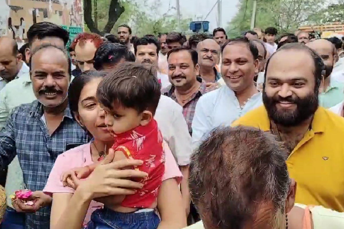 Video News: 14 घंटे बाद मिला कांग्रेस विधायक का पोता, बैंड-बाजे से साथ हुआ
स्वागत
