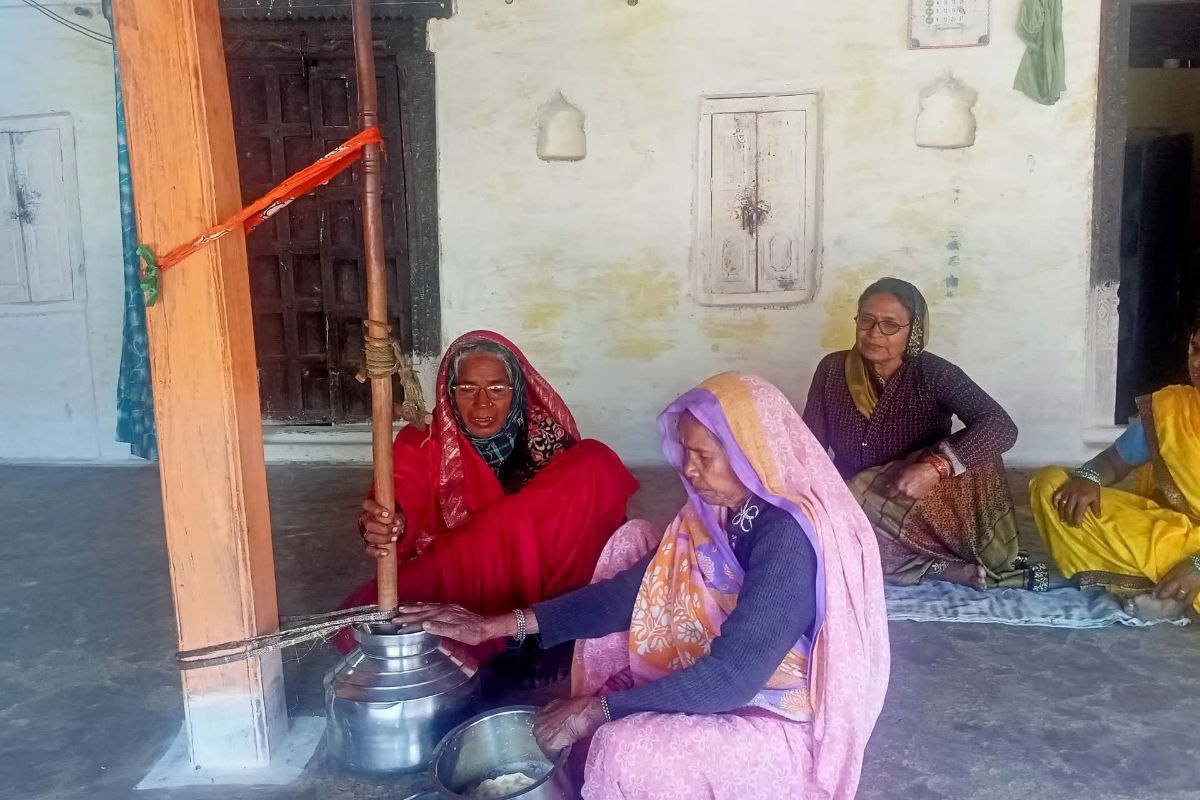 महिलाओं ने देशी घी बेचकर बनाया धांसू Record, लाखों में हो रही कमाई!
