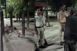 आधी रात को घुसे मुक्तिधाम, चिता के पास दीया रखकर करने लगे तांत्रिक पूजा, देखें
वीडियो - image
