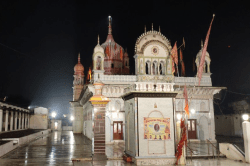 मंदिर के पास अवैध पार्किंग लगाकर BJP नेता कमा रहा लाखों, प्रशासन ने मूंदी आंखें - image