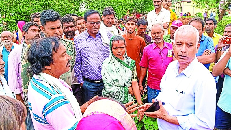 सांकरा के लोगों द्वारा सीमा पर गड्ढा खोदकर खंभा गड़ाने का प्रयास किया गया तो विवाद छिड़ गया। सांकरा और जगन्नाथपुर दोनों गांव के निवासी आमने-सामने आ गए।