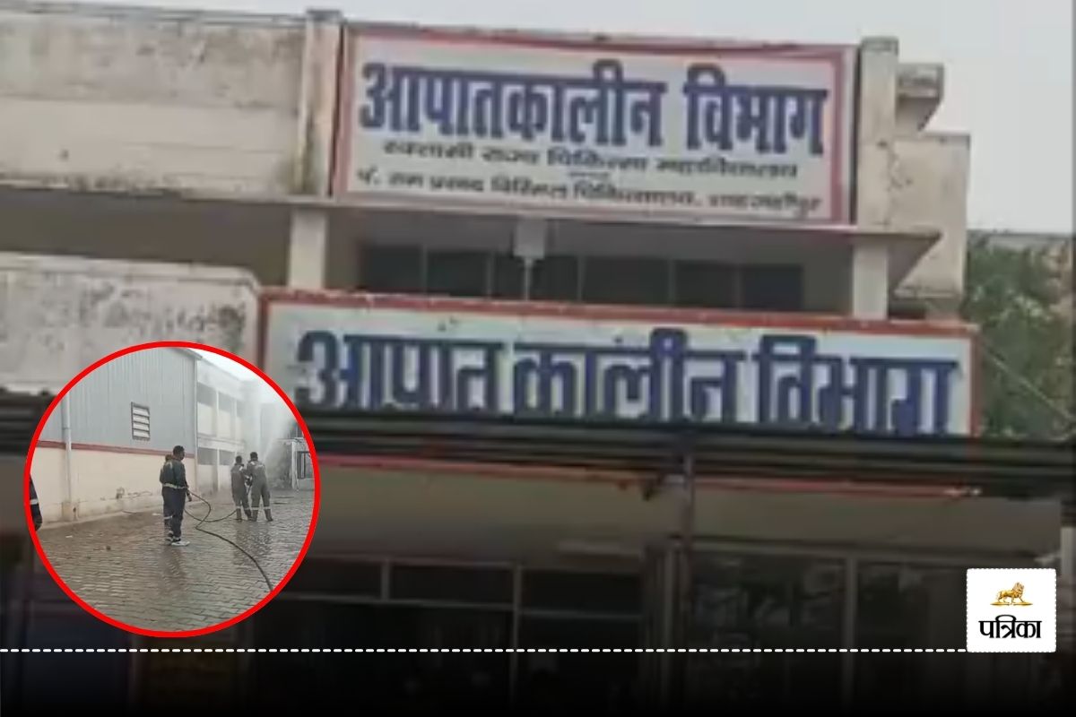 शाहजहांपुर मेडिकल कॉलेज में गैस फैलने से मची भगदड़, अफरा-तफरी के बीच मरीज संग
भागते दिखे लोग