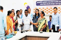 बस्तर में लौट रही खुशी.. 842 नक्सल प्रभावित परिवारों को मिला PM आवास योजना का
लाभ, CM ने पूछा हाल चाल - image