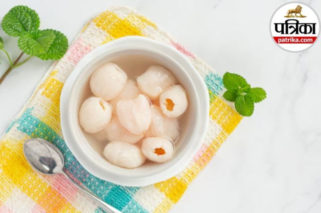 Healthy litchi salad recipe for vacationफोटो सोर्स – Freepik