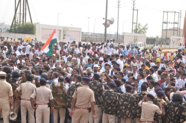 युक्तियुक्तकरण की प्रक्रिया को सेटअप 2008 के आधार पर करने की मांग को लेकर प्रदर्शन