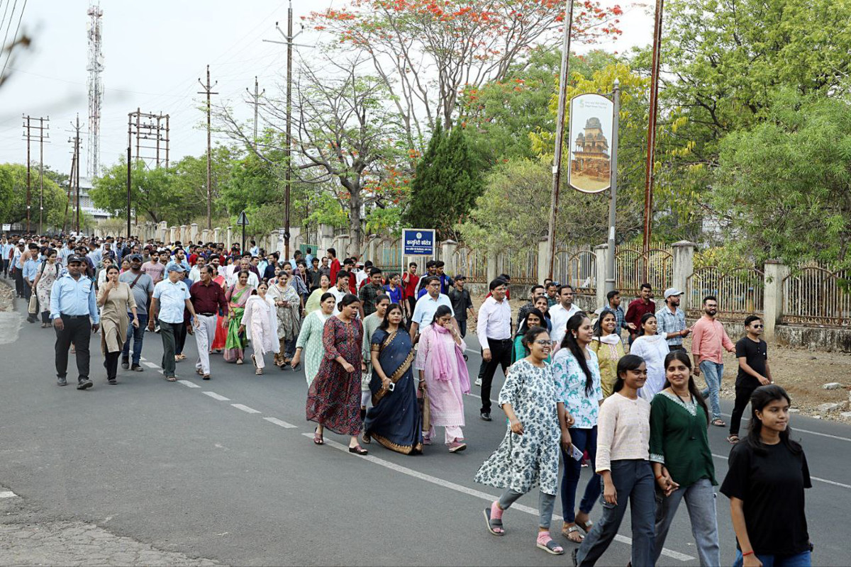 देश की सेना के पराक्रम को लोगों ने किया सलाम, भारत माता के लगाए जयकारे