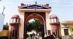 मोबाइल फोन का कैमरा ऑन कर छिपाया छात्राओं के शौचालय में - image