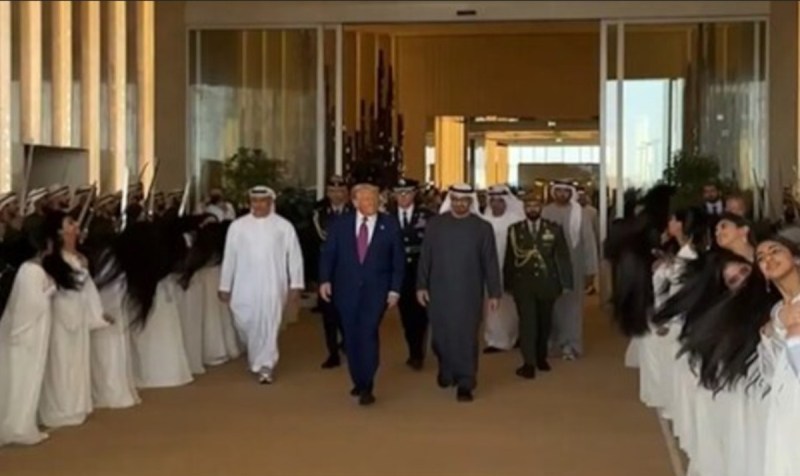 Donald Trump gets weird welcome in UAE