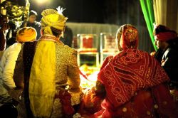Rajasthan: फेरे लेते समय दूल्हे ने फोन उठाया, गुस्से में दुल्हन ने तोड़ दी शादी,
दूल्हा पक्ष को चुकानी पड़ी ये बड़ी कीमत - image