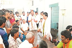 फैक्ट्री में नाबालिग मजदूर की मौत पर बवाल, 6 घंटे तक हुए हंगामे के बाद 15 लाख
मुआवजे पर बनी सहमति, जानें पूरा मामला - image