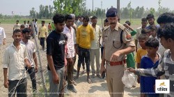 Amroha Crime: पुरानी रंजिश में युवक की फावड़े से हत्या, आरोपी फरार, खेत जाते समय
किया हमला, पुलिस जांच में जुटी - image