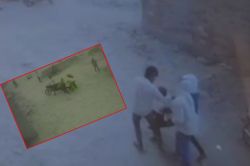 जोधपुर में युवक का अपहरण कर ले गए बदमाश, कपड़े उतरवा कर बेरहमी से पीटा, CCTV में
कैद हुई वारदात - image