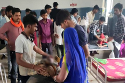 ससुराल आए पति ने 3 बच्चियों के साथ खुद भी खाया जहर, दो बेटियों समेत पिता की मौत,
1 गंभीर - image