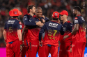 RCB vs CSK Highlights: बेंगलुरु ने चेन्नई के मुंह से छीनी जीत, रोमांचक मुक़ाबले
में दो रन से हरा प्लेऑफ में बनाई जगह