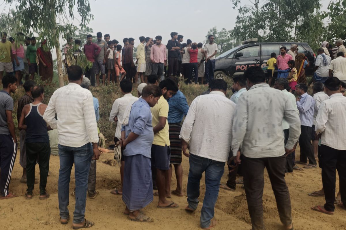 बिथरी में महिला की धारदार हथियार से हत्या, सर और गर्दन पर चोटों के निशान, मर्डर
वर्कआउट करने में जुटे पुलिस अधिकारी