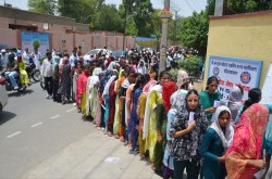 परीक्षा का जुनून: भीषण गर्मी में आए साढ़े दस हजार परीक्षार्थी के छूटे पसीने - image