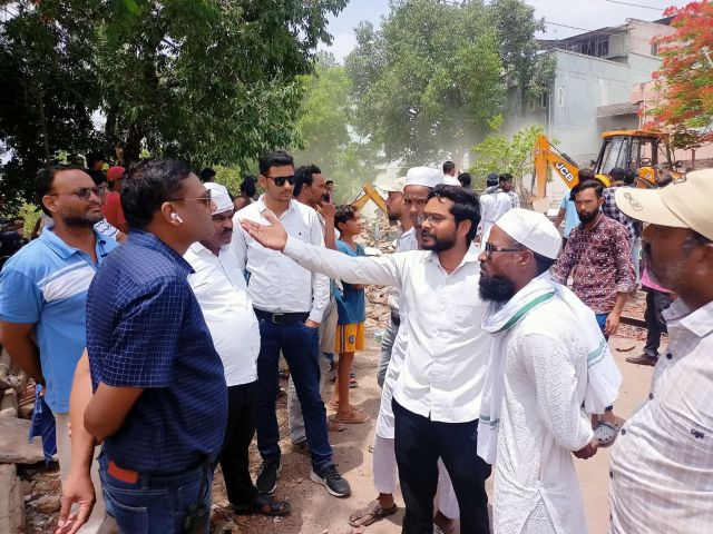 कब्जा धारियों के समर्थक नेताओं ने कहा, 24 घंटे की मोहलत देकर ढहा दिया 