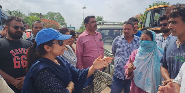 निगम आयुक्त ने समझाइश दी