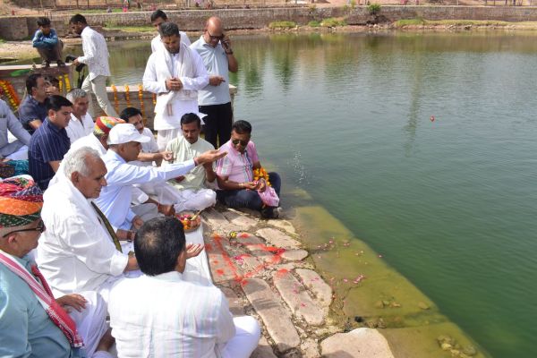Pledge for water conservation echoed from Jada Pond