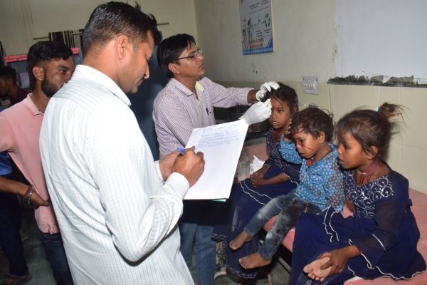 Loading vehicle overturns due to tire burst, youth dies, children and women among 28 injured