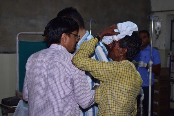 Loading vehicle overturns due to tire burst, youth dies, children and women among 28 injured