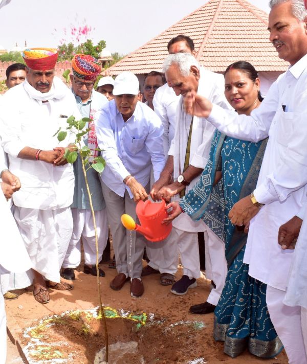 Pledge for water conservation echoed from Jada Pond