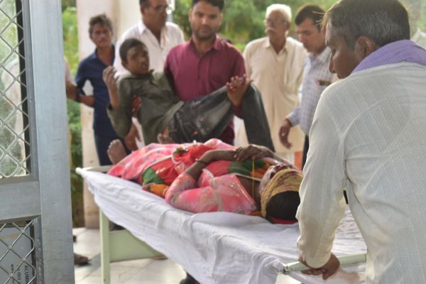 Loading vehicle overturns due to tire burst, youth dies, children and women among 28 injured