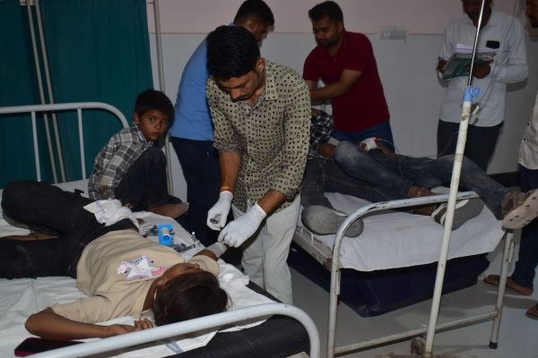 Loading vehicle overturns due to tire burst, youth dies, children and women among 28 injured