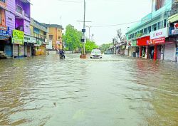 जिले में भारी बारिश, कई रास्ते बंद, एक की मौत, 34 का रेस्क्यू - image