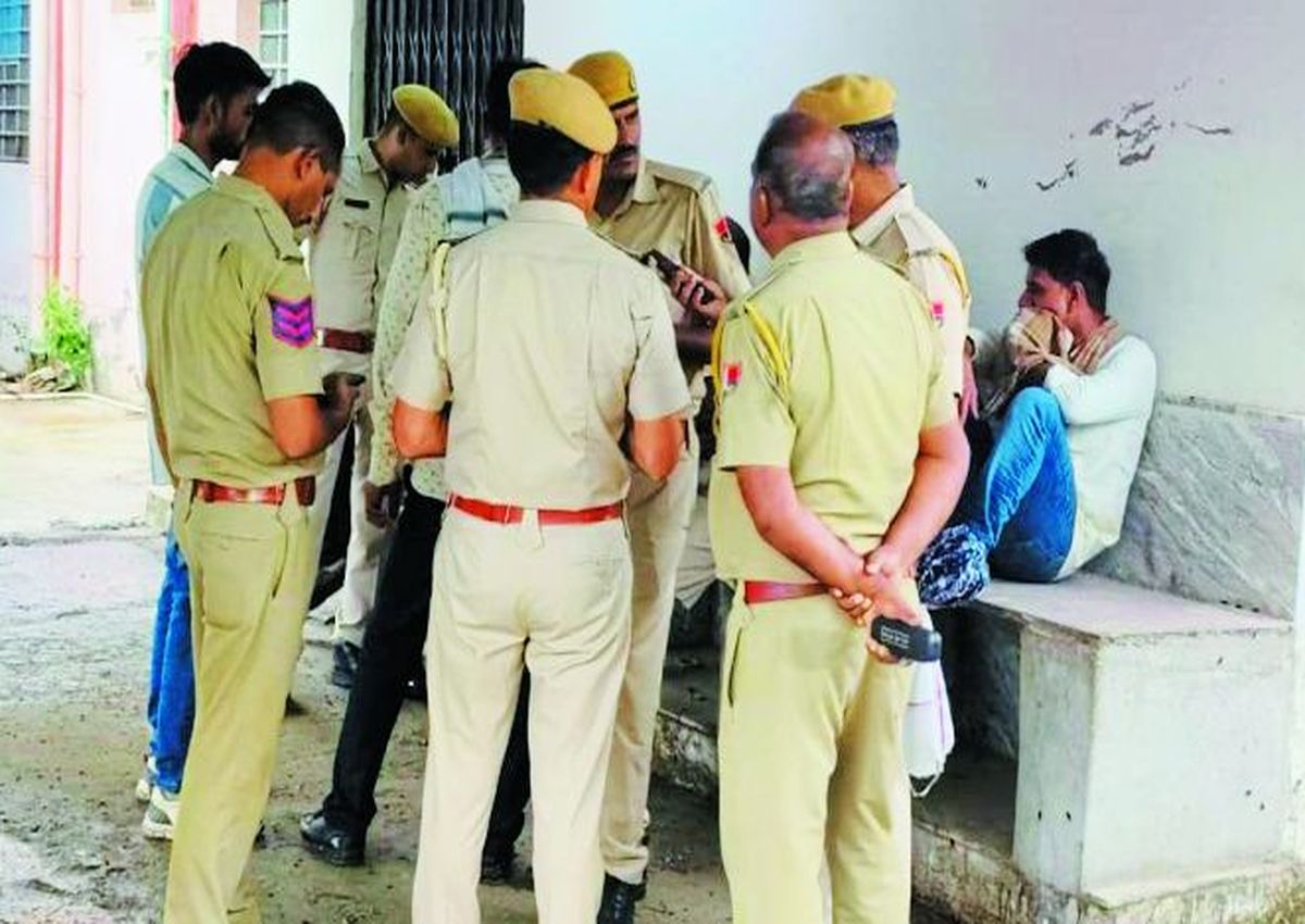 लड़की को भगाकर ले जाने से आहत मां ने आत्महत्या की