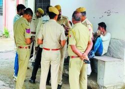 लड़की को भगाकर ले जाने से आहत मां ने आत्महत्या की - image
