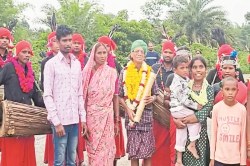 CG News: पद्मश्री से सम्मानित कला गुरु पंडीराम मंडावी का भव्य स्वागत, नारायणपुर
और अबूझमाड़ में उत्सव का माहौल - image