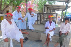‘हमारे खेतों की मिट्टी में जहर घोला, उनकी फैक्टरियों पर चले बुलडोजर’ - image
