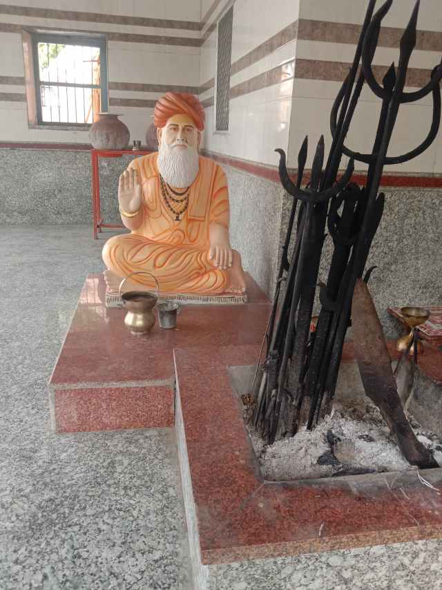 अजय नाथ बाबा की मूर्ति