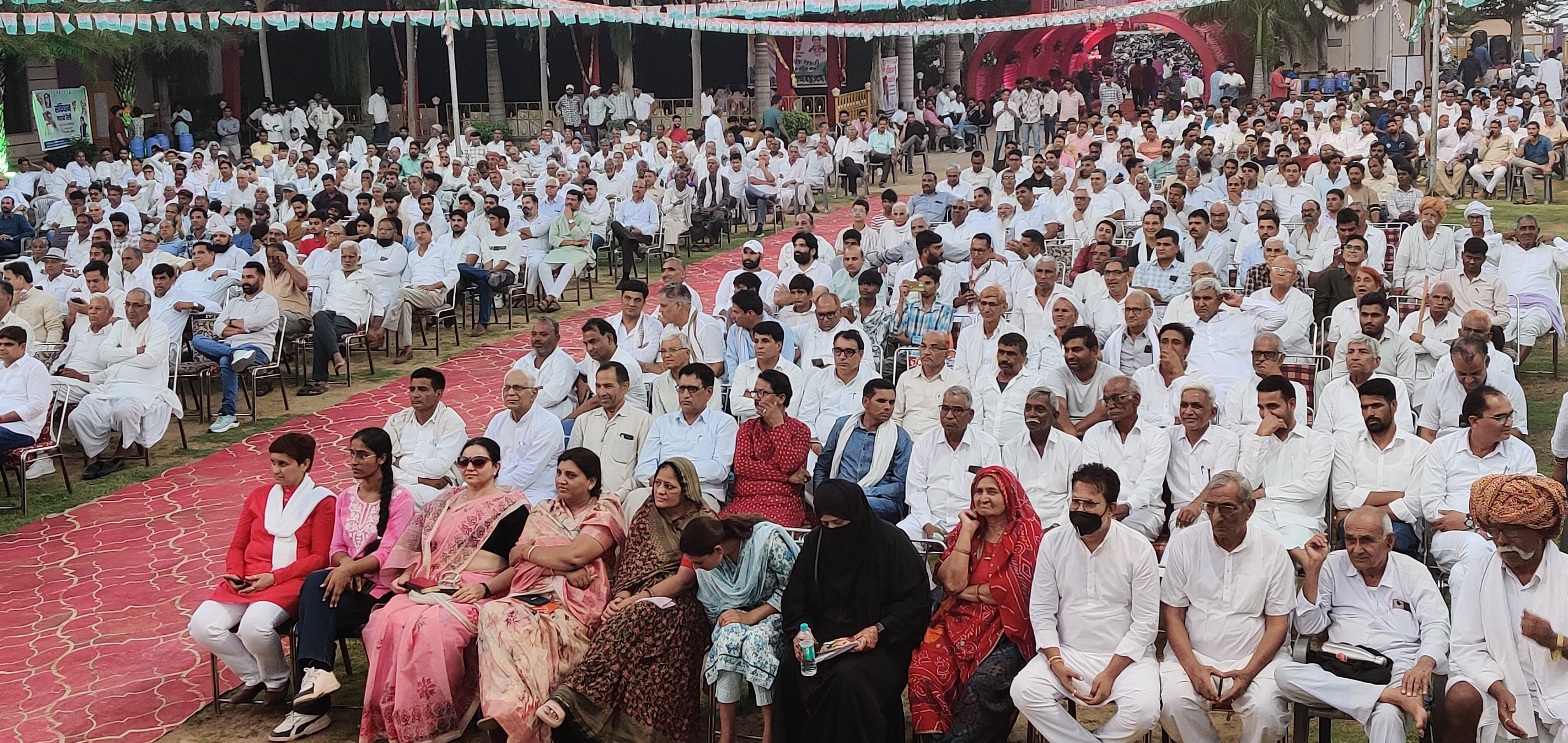 सीकर में जिला कांग्रेस कमेटी द्वारा संविधान बचाओ आम सभा हुई आयोजित