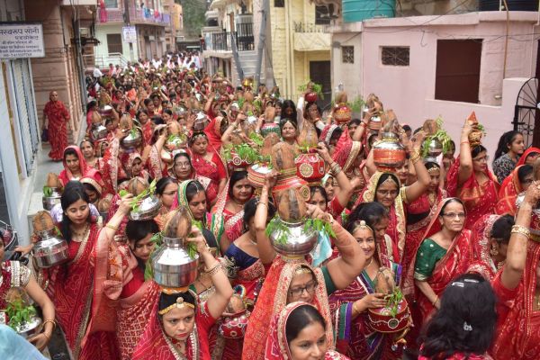 A procession was taken out with decorated tableaux on Mahesh Navami.