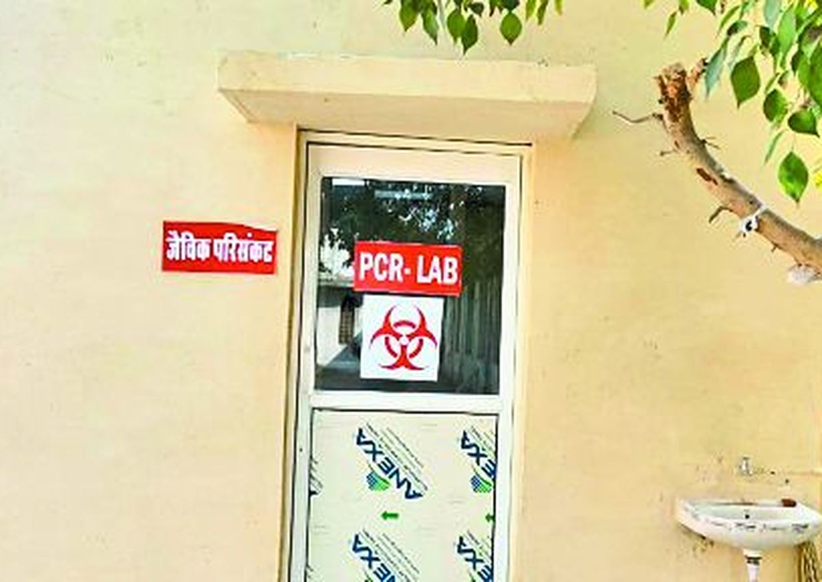 देश में कोरोना के बढ़ रहे मामलों को लेकर स्वास्थ्य विभाग सतर्क, आरटीपीसीआर लैब
शुरू