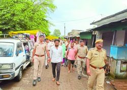 दो शातिर चोरों की पुलिस ने सरेबाजार कराई परेड - image